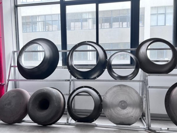 Spinning machine for metal
