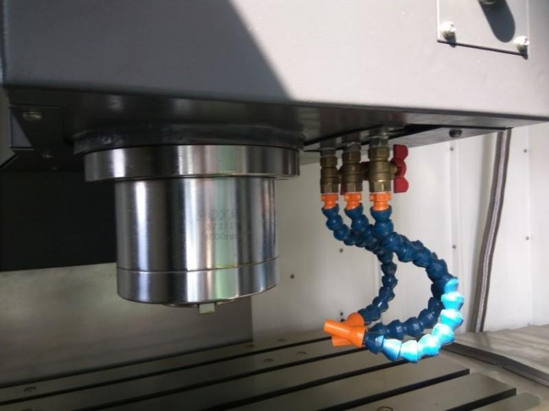 Heavy duty CNC machining center