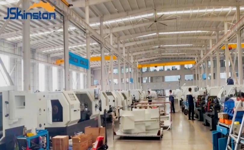CK6163‑1000 Tornio CNC a bancale piano: Macchina tornitrice personalizzabile per pezzi a disco e ad albero